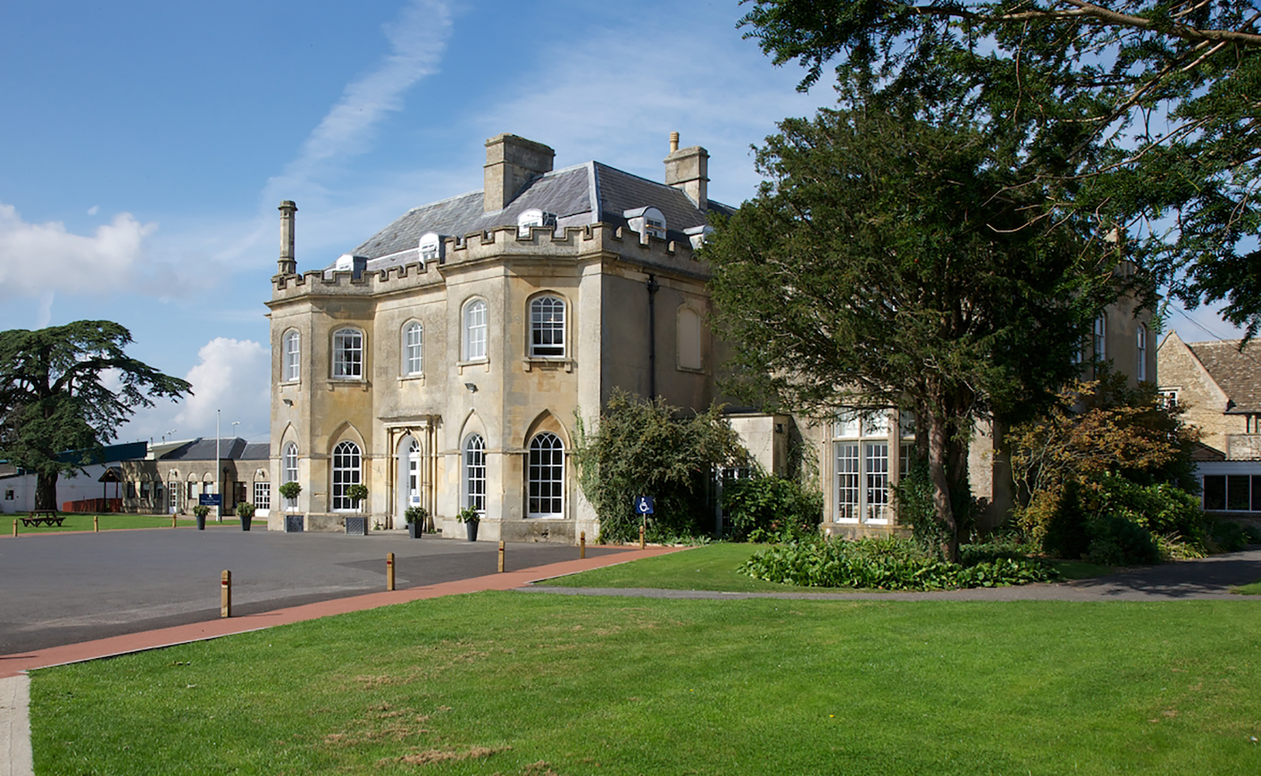 Stonar School